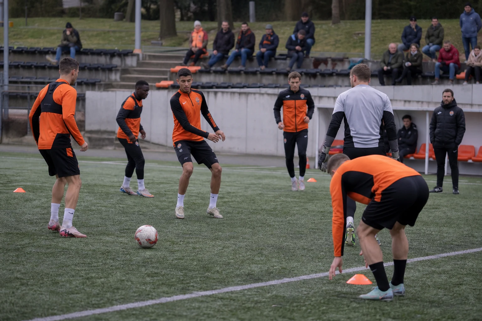 Lorient värvar åtta spelare till damlaget